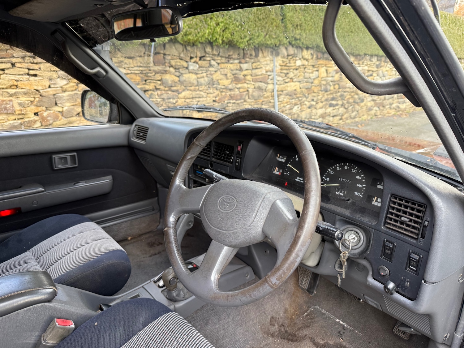 Used Toyota Hilux 2004 for sale - 76374812: Photo 9