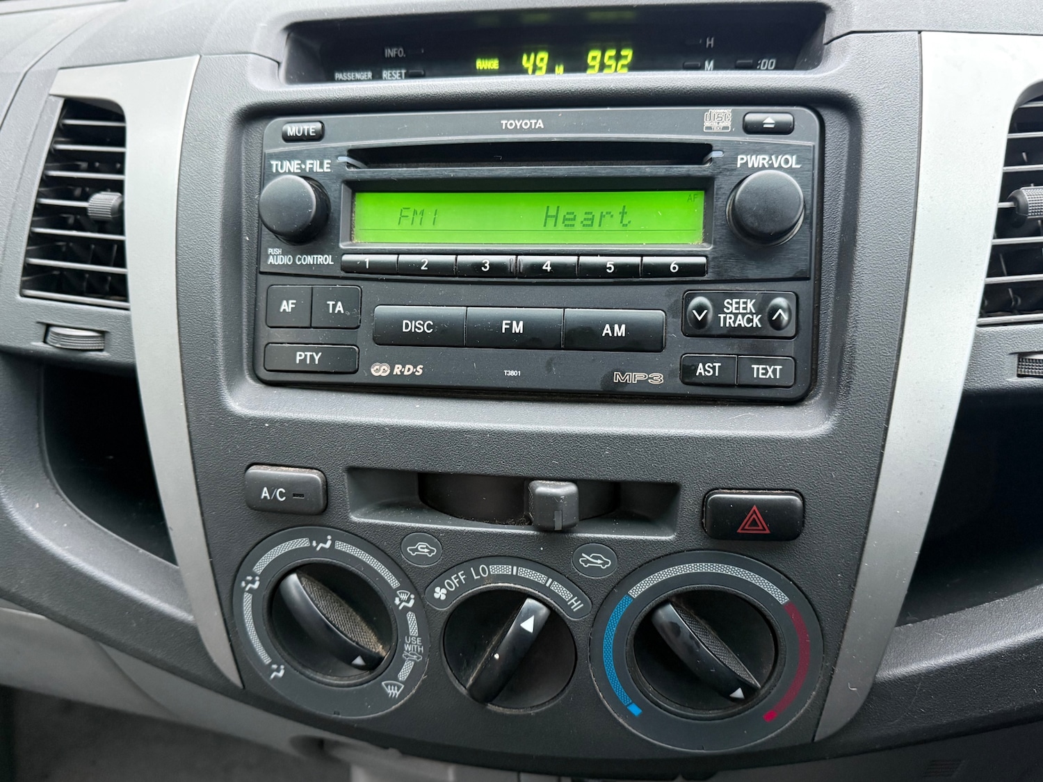 Used Toyota Hilux 2010 for sale - 76758988: Photo 12