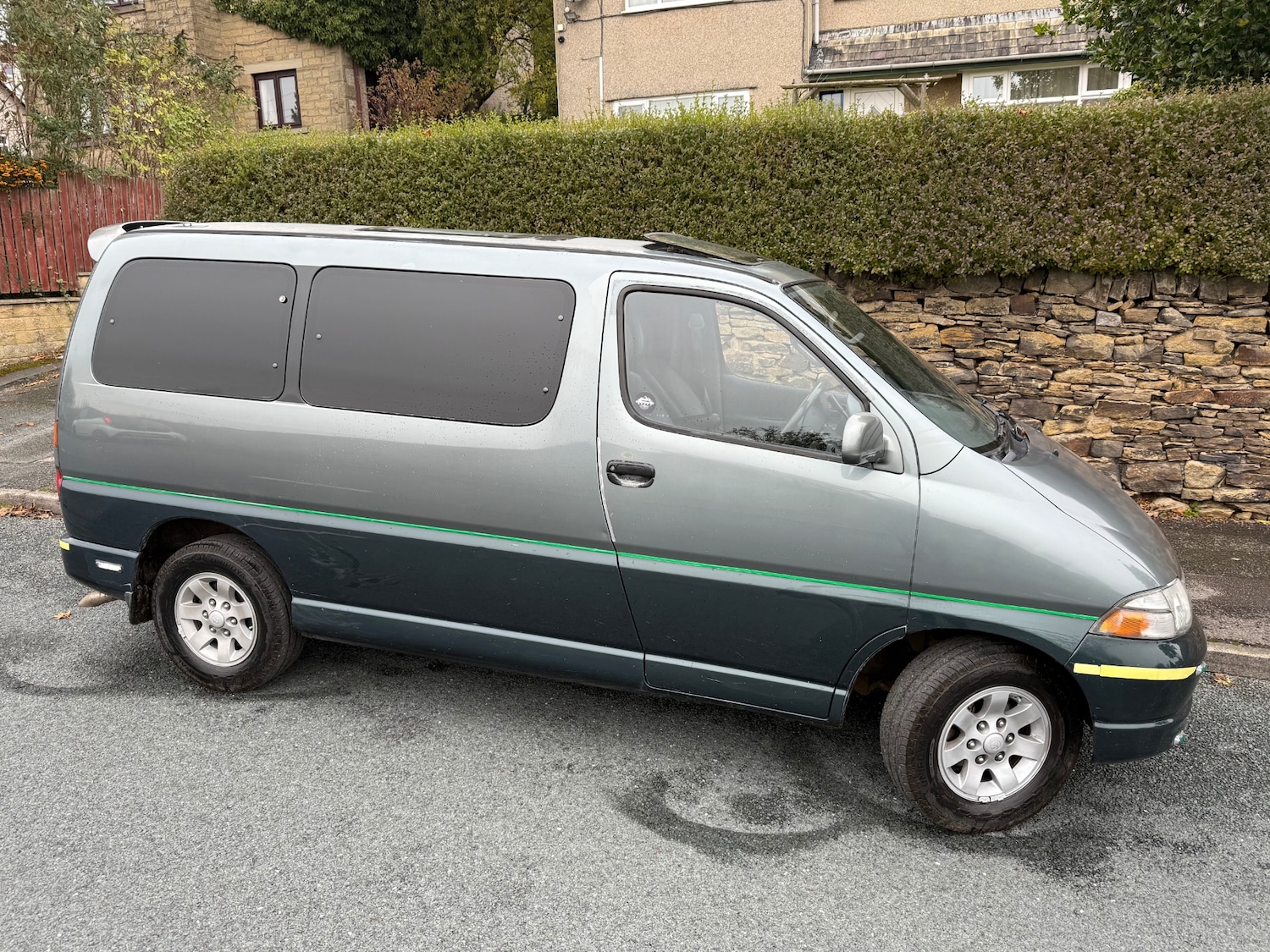 Used Toyota Granvia 2010 for sale - 76461629: Photo 1