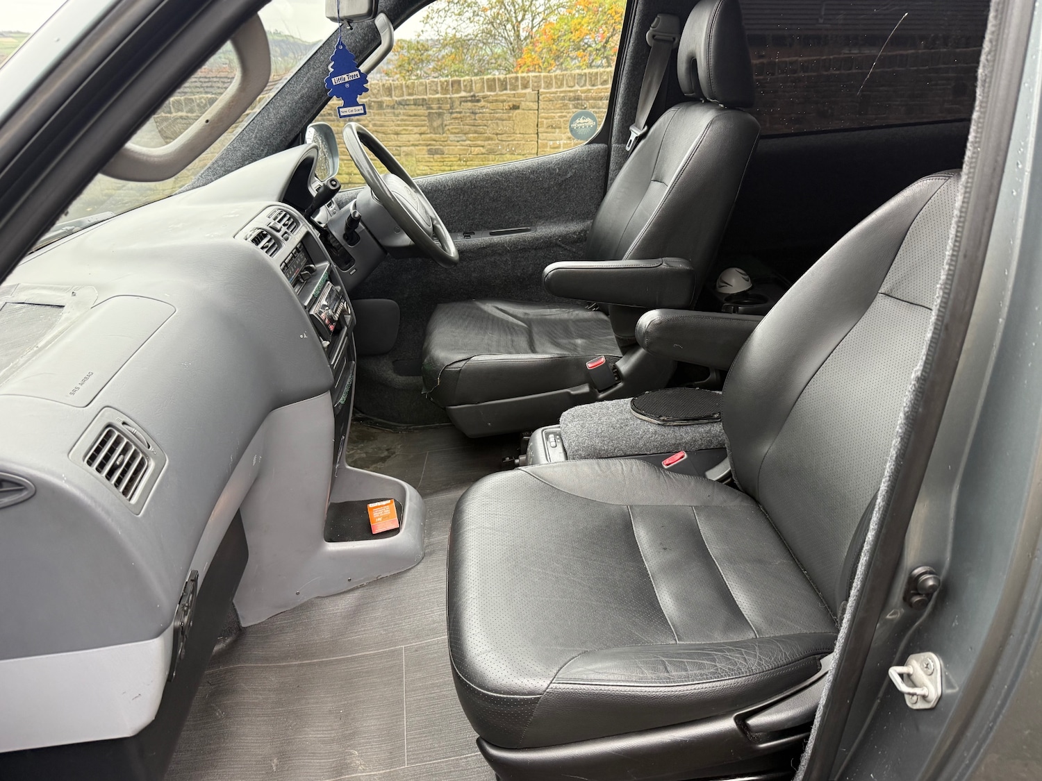 Used Toyota Granvia 2010 for sale - 76461629: Photo 13