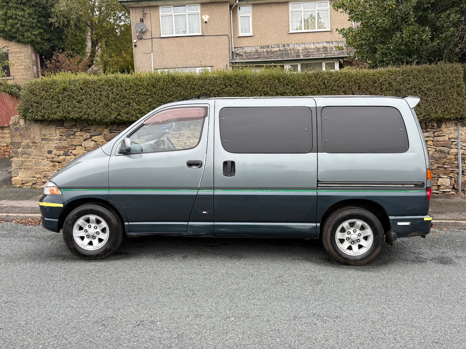 Used Toyota Granvia 2010 for sale - 76461629: Photo 3
