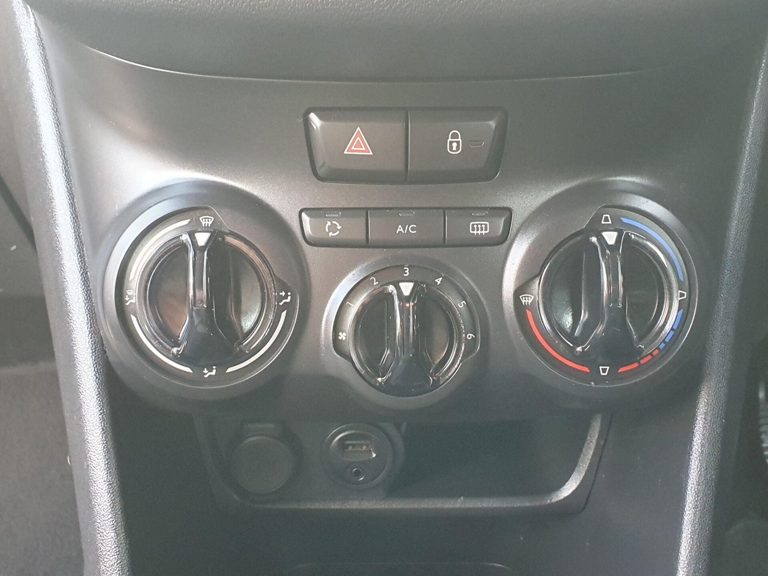 Used Peugeot 208 2014 for sale - 76719450: Photo 14