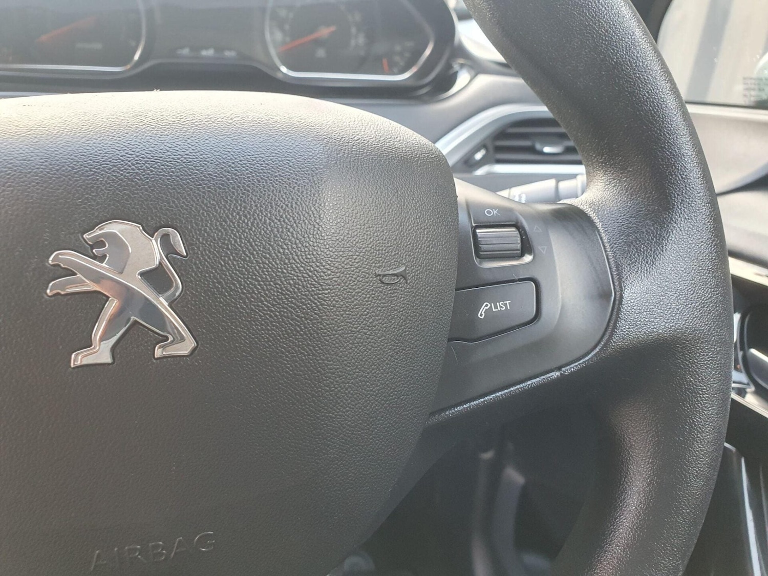 Used Peugeot 208 2014 for sale - 76719450: Photo 29