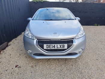 Used Peugeot 208 2014 for sale - 76719450: Photo