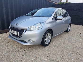 Used Peugeot 208 2014 for sale - 76719450: Photo