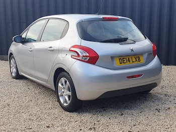 Used Peugeot 208 2014 for sale - 76719450: Photo