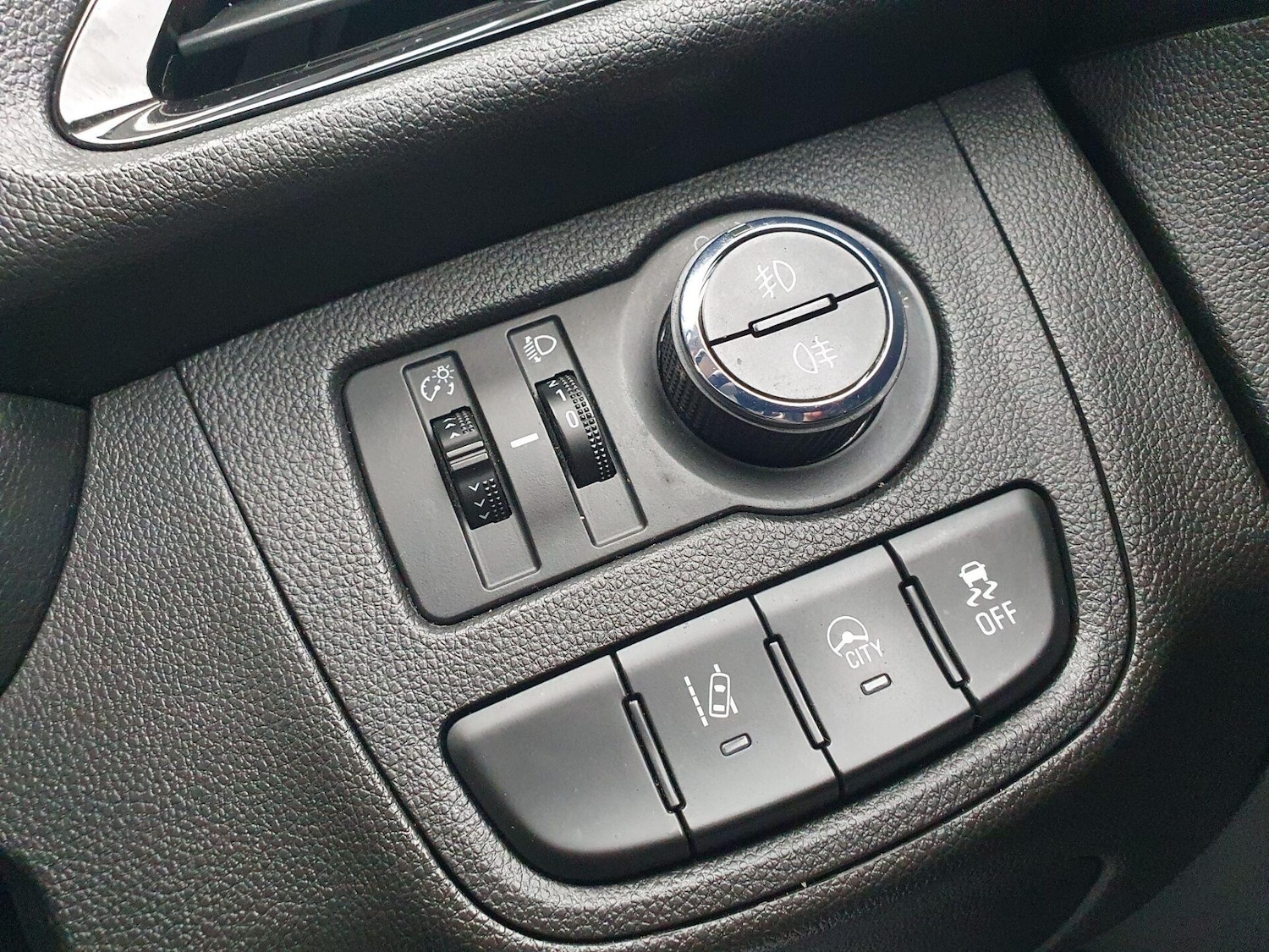 Used Vauxhall Viva 2016 for sale - 76719749: Photo 12