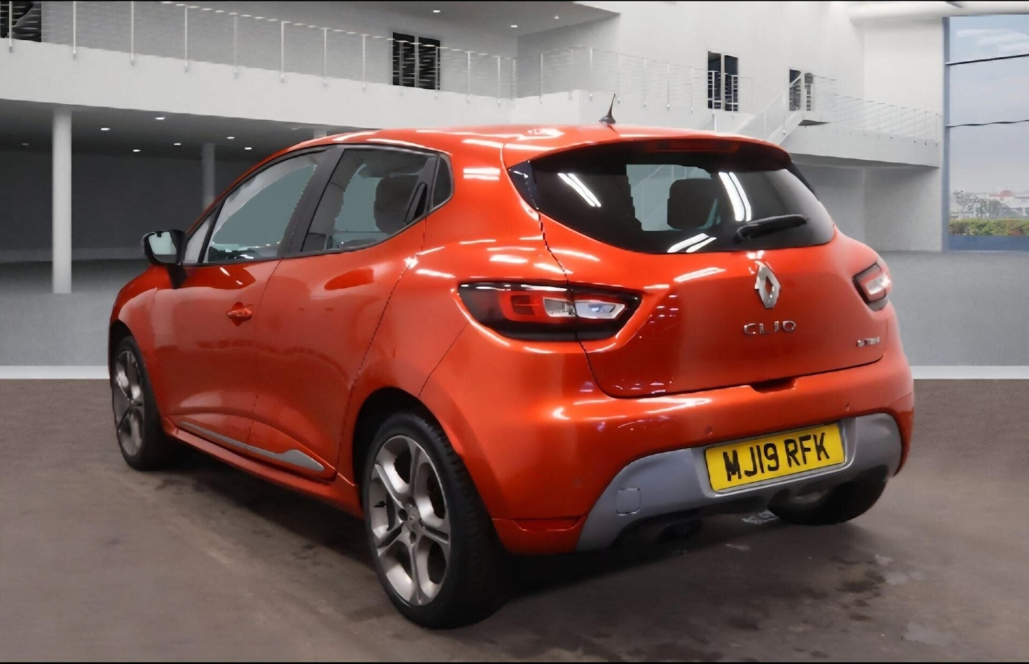 Used Renault Clio 2019 for sale - 77363340: Photo 2
