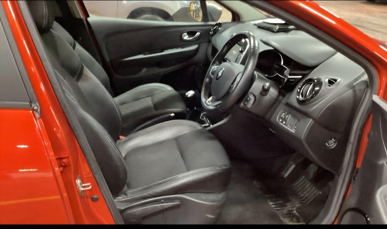 Used Renault Clio 2019 for sale - 77363340: Photo 3