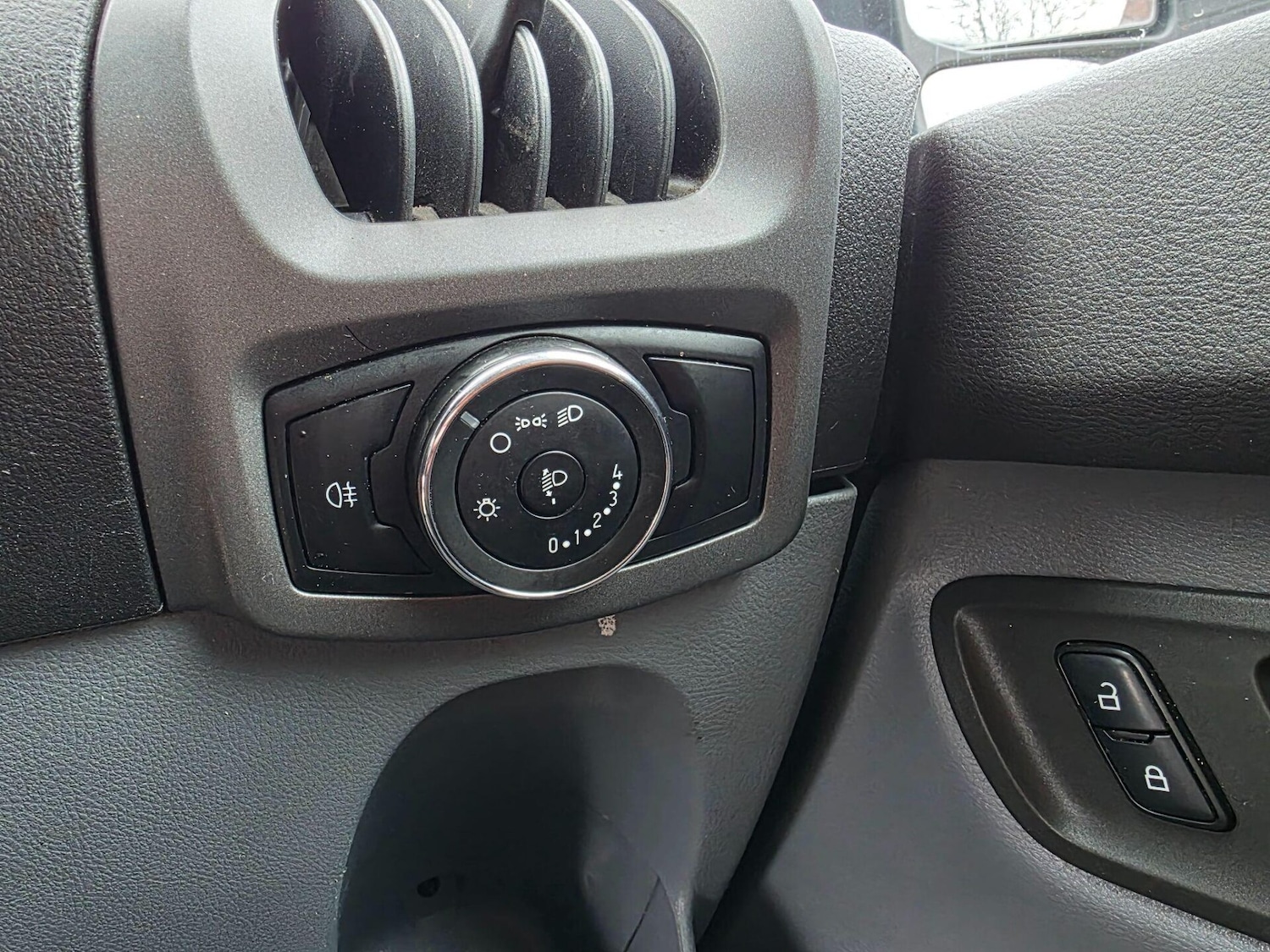 Used Ford Transit Custom 2017 for sale - 77805063: Photo 25