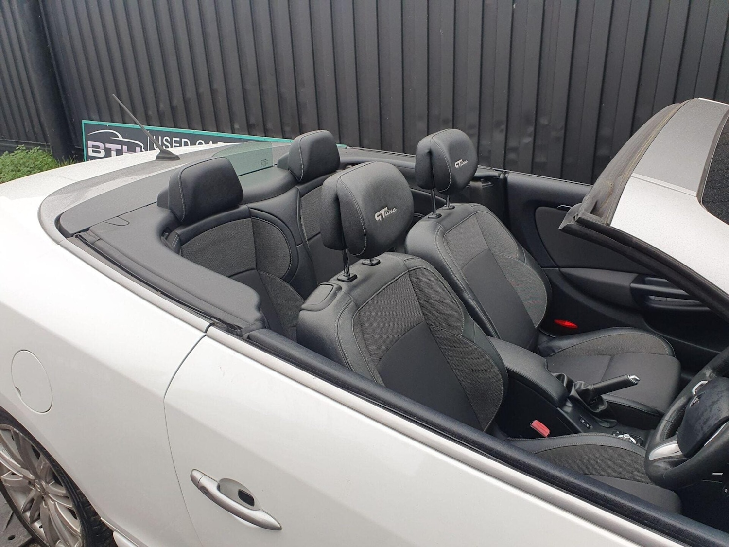 Used Renault Megane 2012 for sale - 76809240: Photo 2