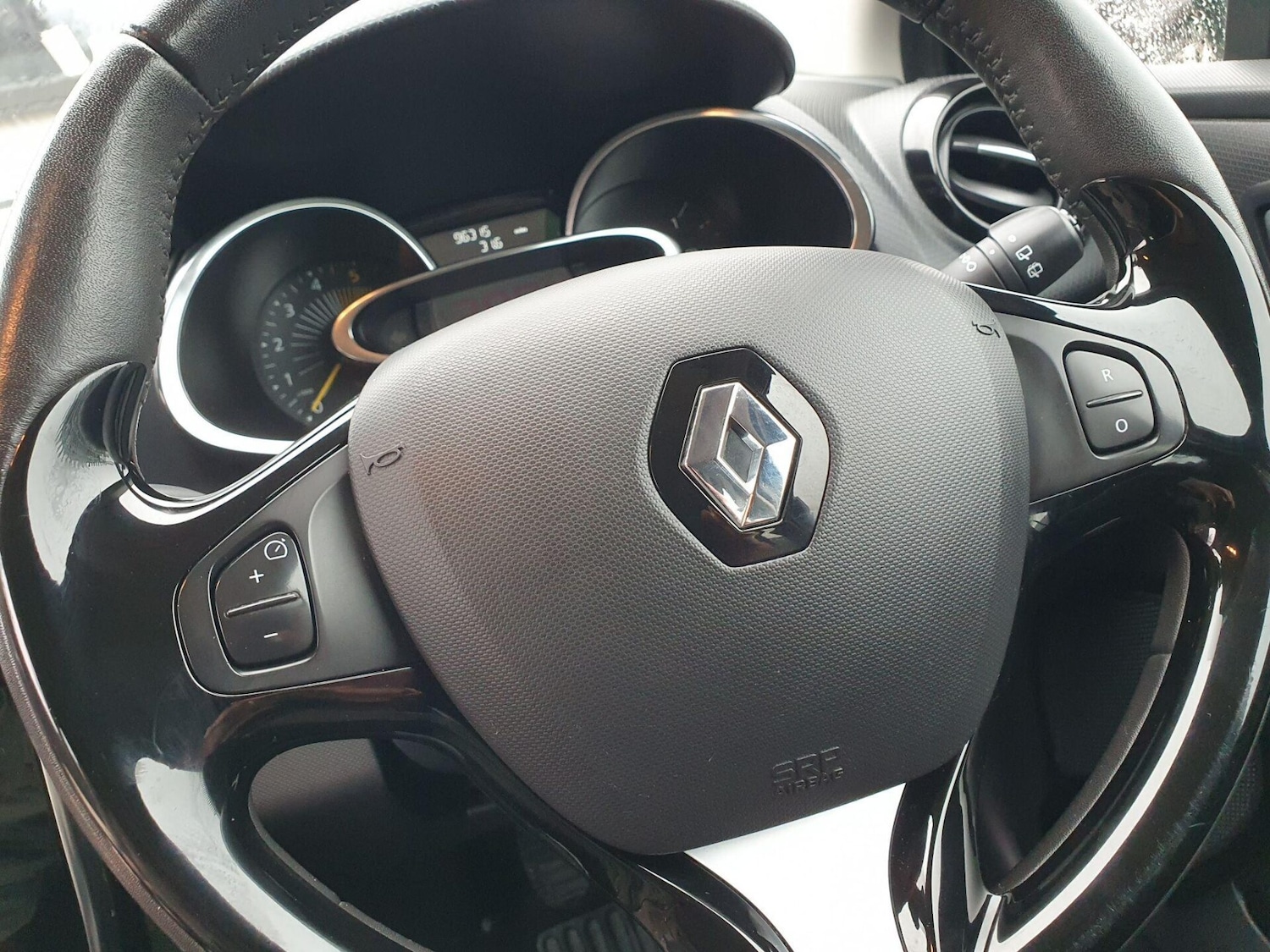 Used Renault Clio 2015 for sale - 76922774: Photo 11