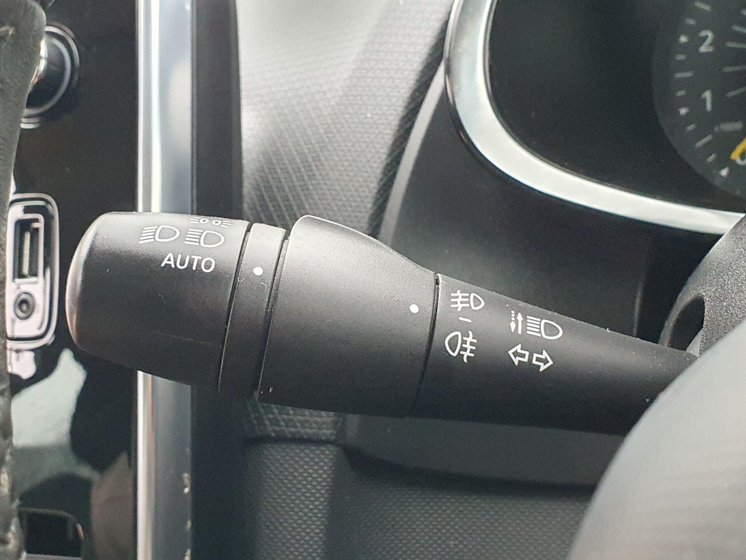 Used Renault Clio 2015 for sale - 76922774: Photo 15