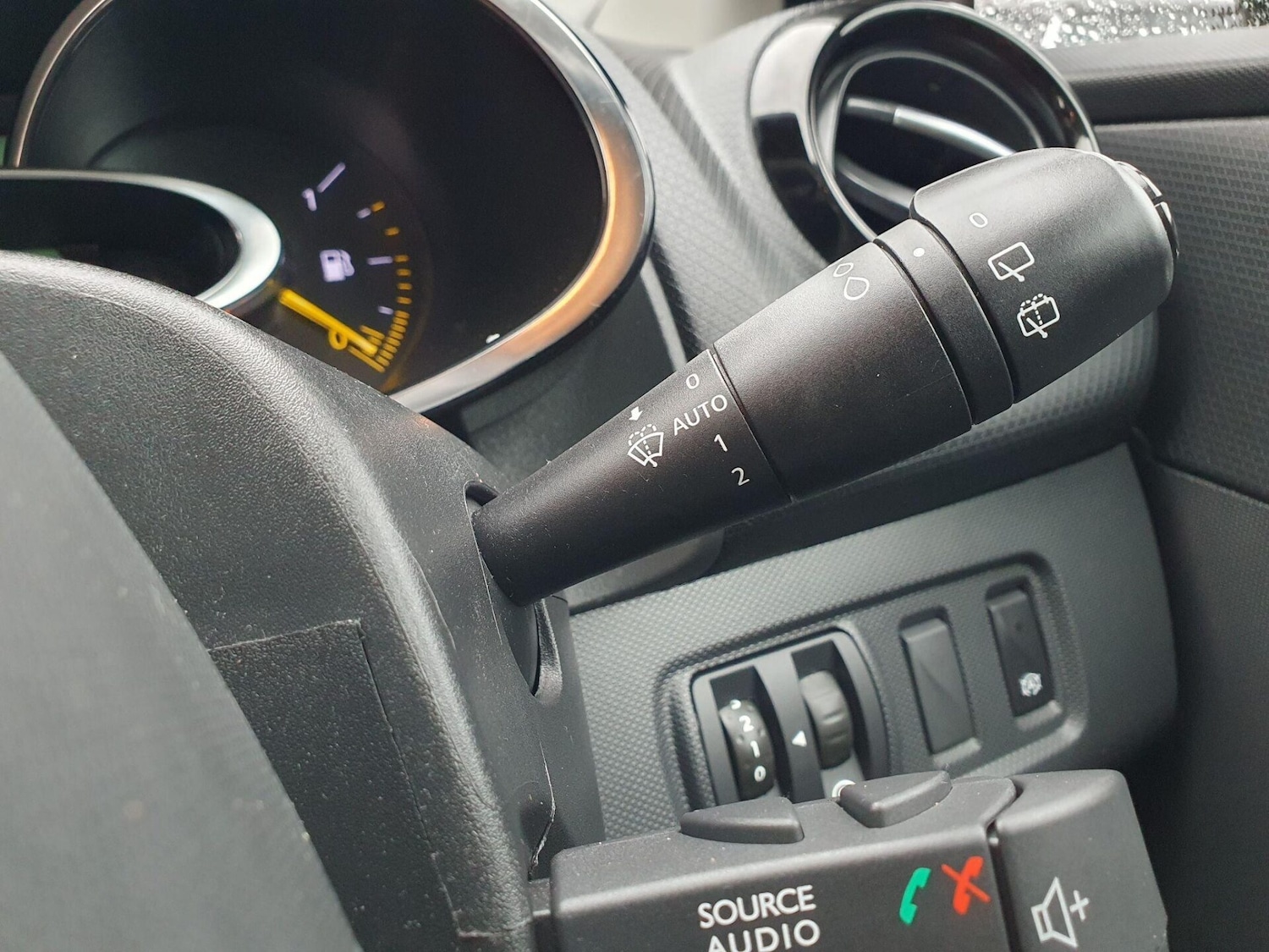 Used Renault Clio 2015 for sale - 76922774: Photo 17