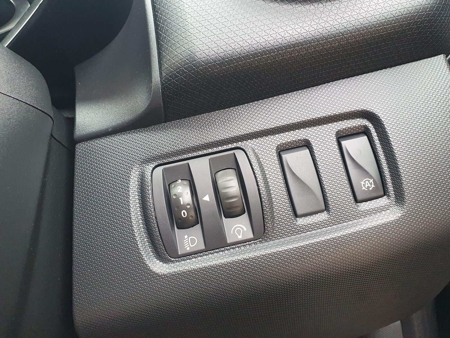 Used Renault Clio 2015 for sale - 76922774: Photo 18