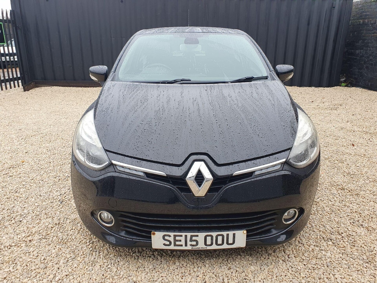 Used Renault Clio 2015 for sale - 76922774: Photo 2