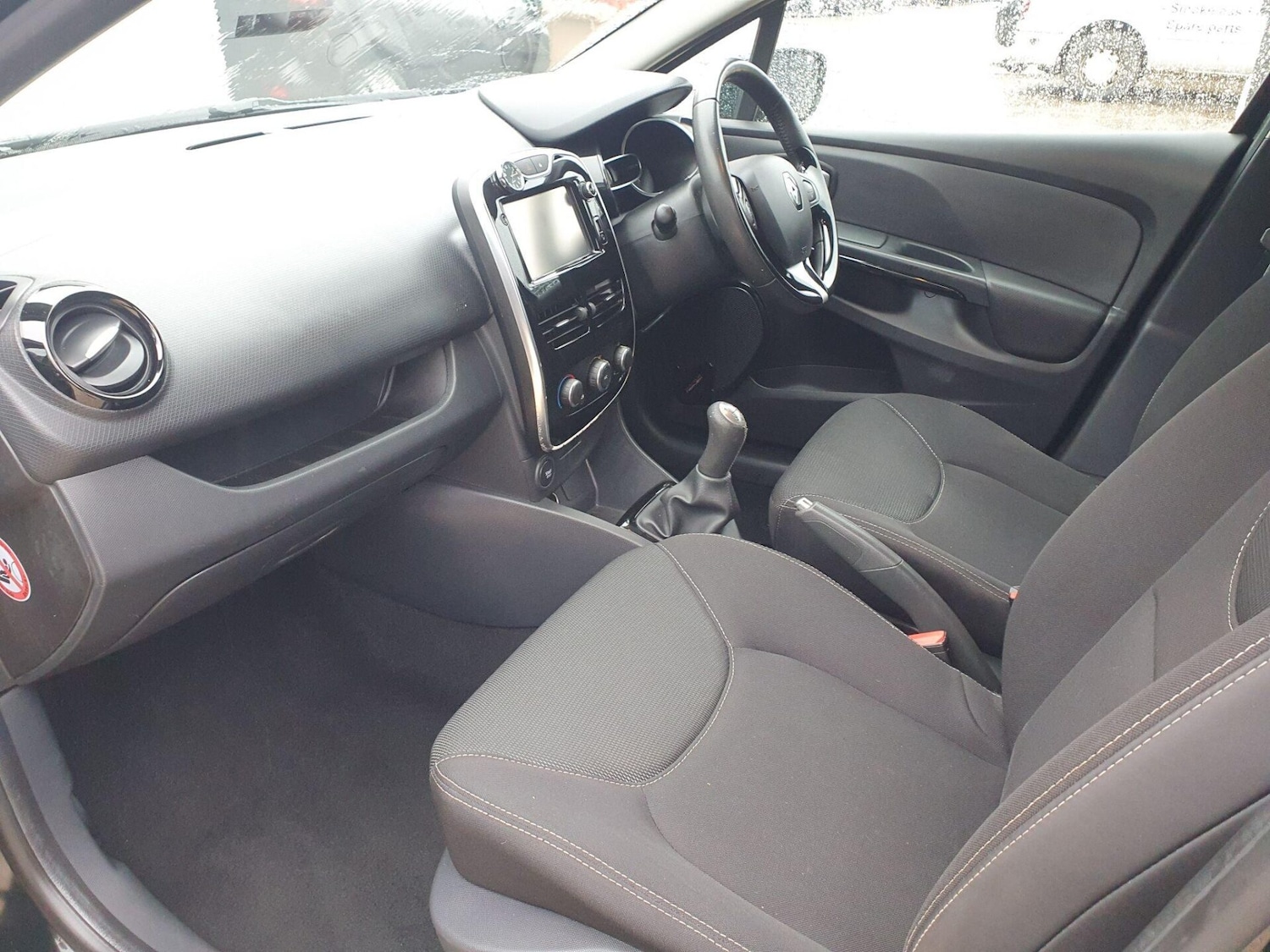 Used Renault Clio 2015 for sale - 76922774: Photo 5