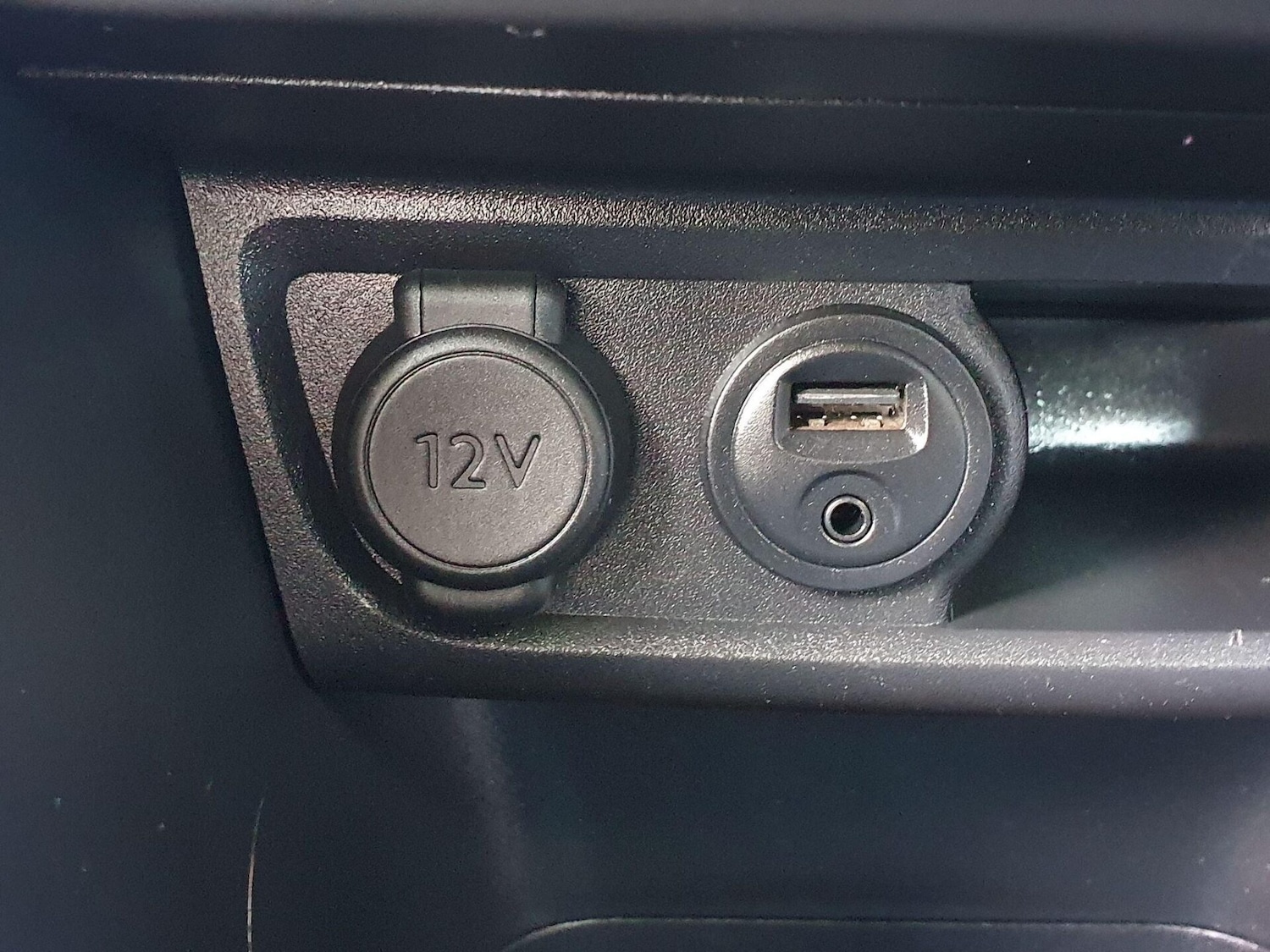 Used Peugeot 208 2014 for sale - 76934348: Photo 17