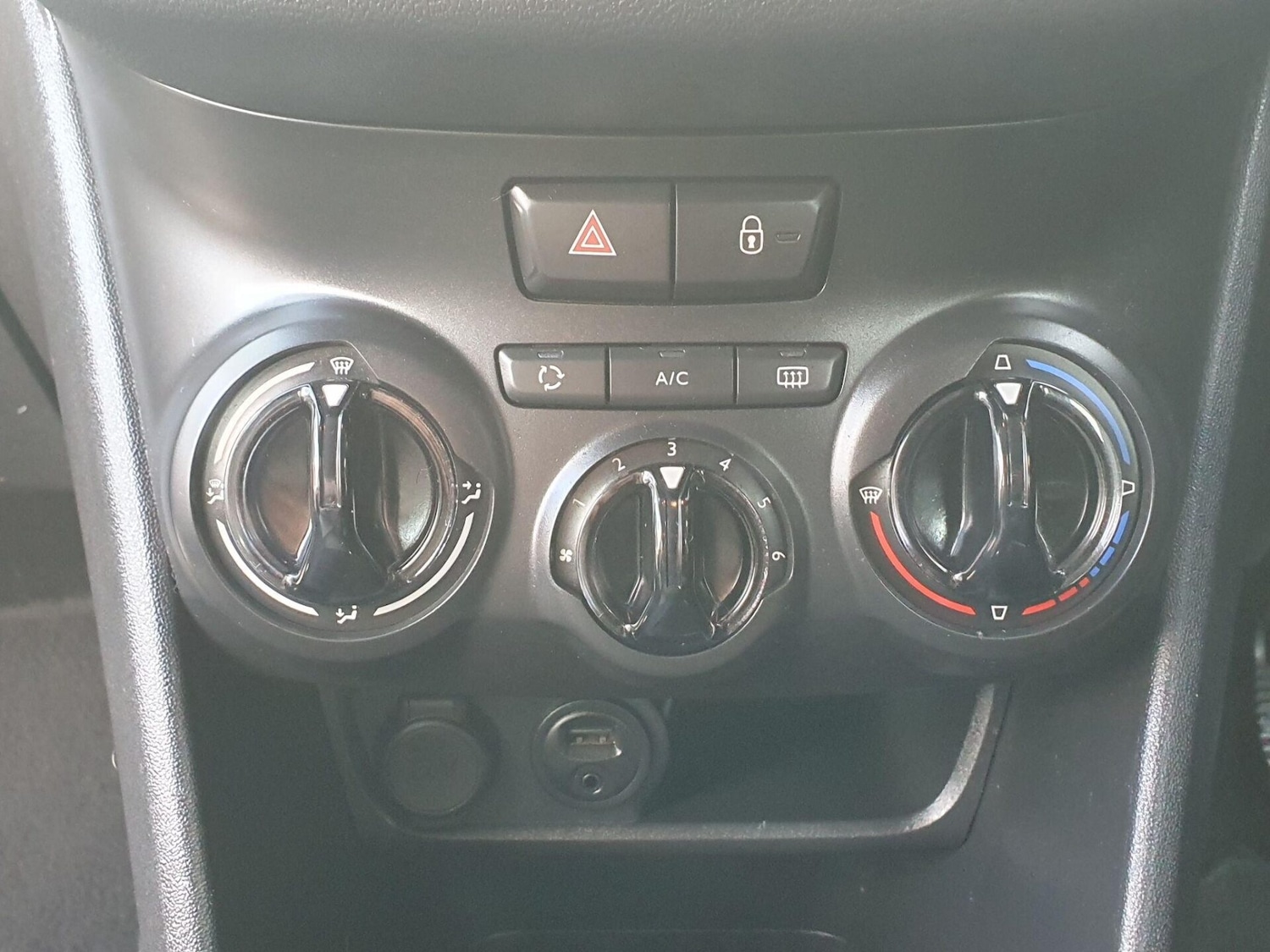 Used Peugeot 208 2014 for sale - 76934348: Photo 18