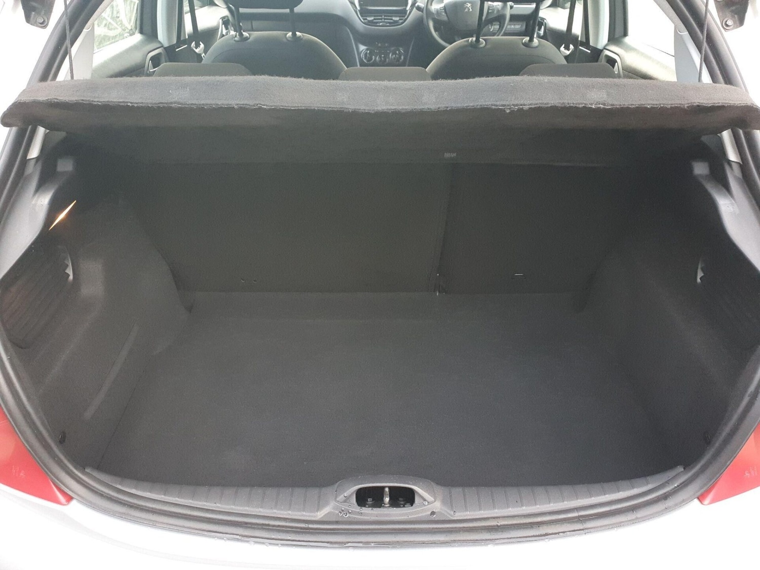 Used Peugeot 208 2014 for sale - 76934348: Photo 24