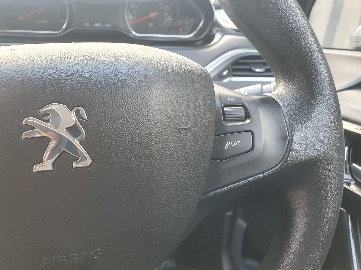 Used Peugeot 208 2014 for sale - 76934348: Photo 31