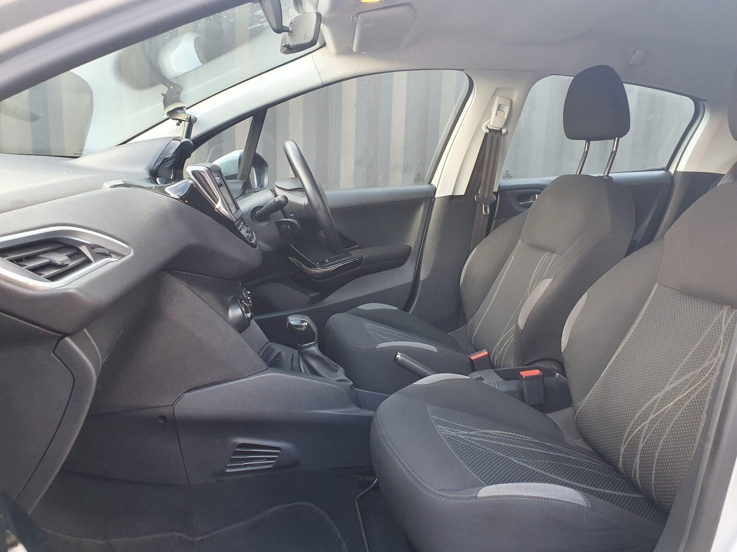 Used Peugeot 208 2014 for sale - 76934348: Photo 32