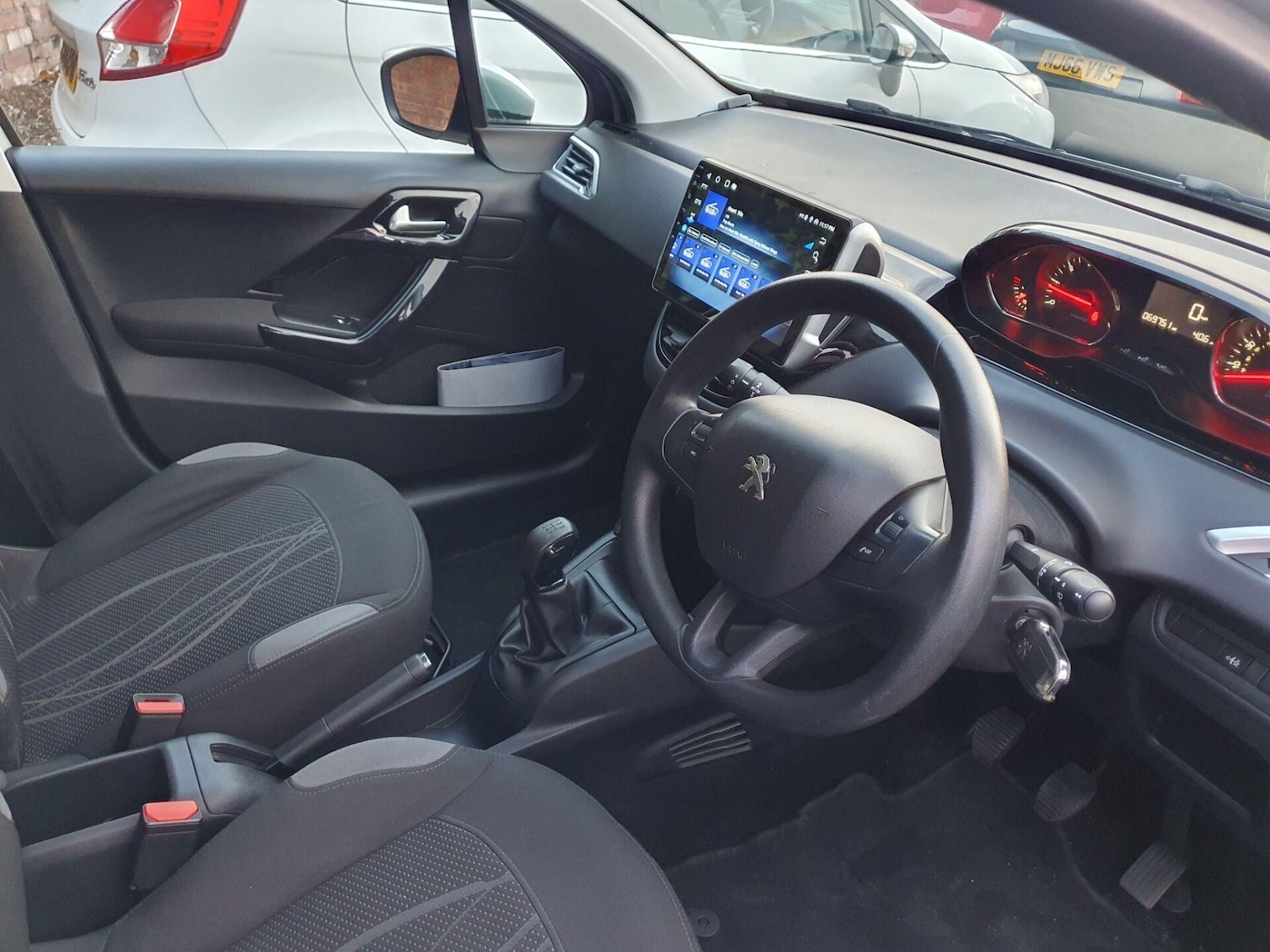 Used Peugeot 208 2014 for sale - 76934348: Photo 33