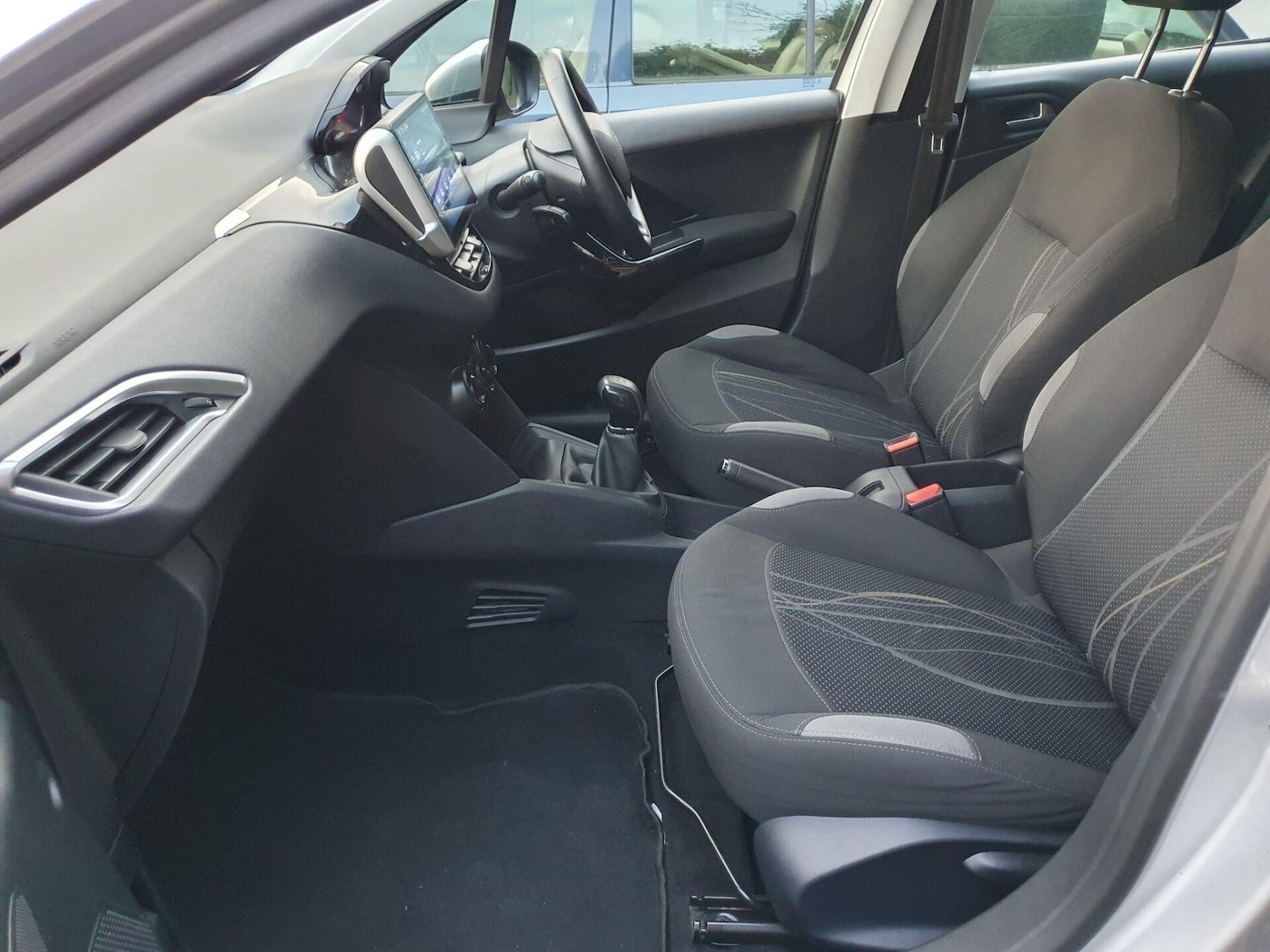 Used Peugeot 208 2014 for sale - 76934348: Photo 39