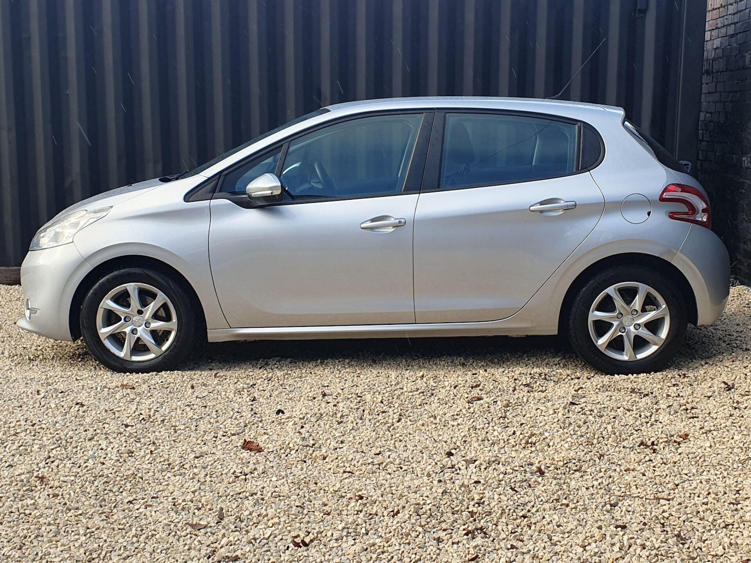 Used Peugeot 208 2014 for sale - 76934348: Photo 8