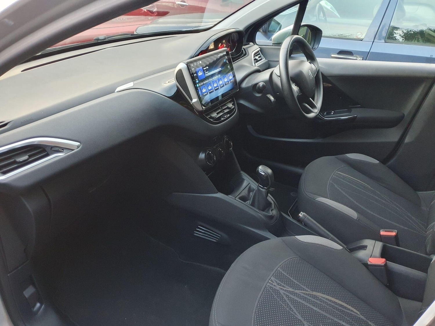 Used Peugeot 208 2014 for sale - 76934348: Photo 9