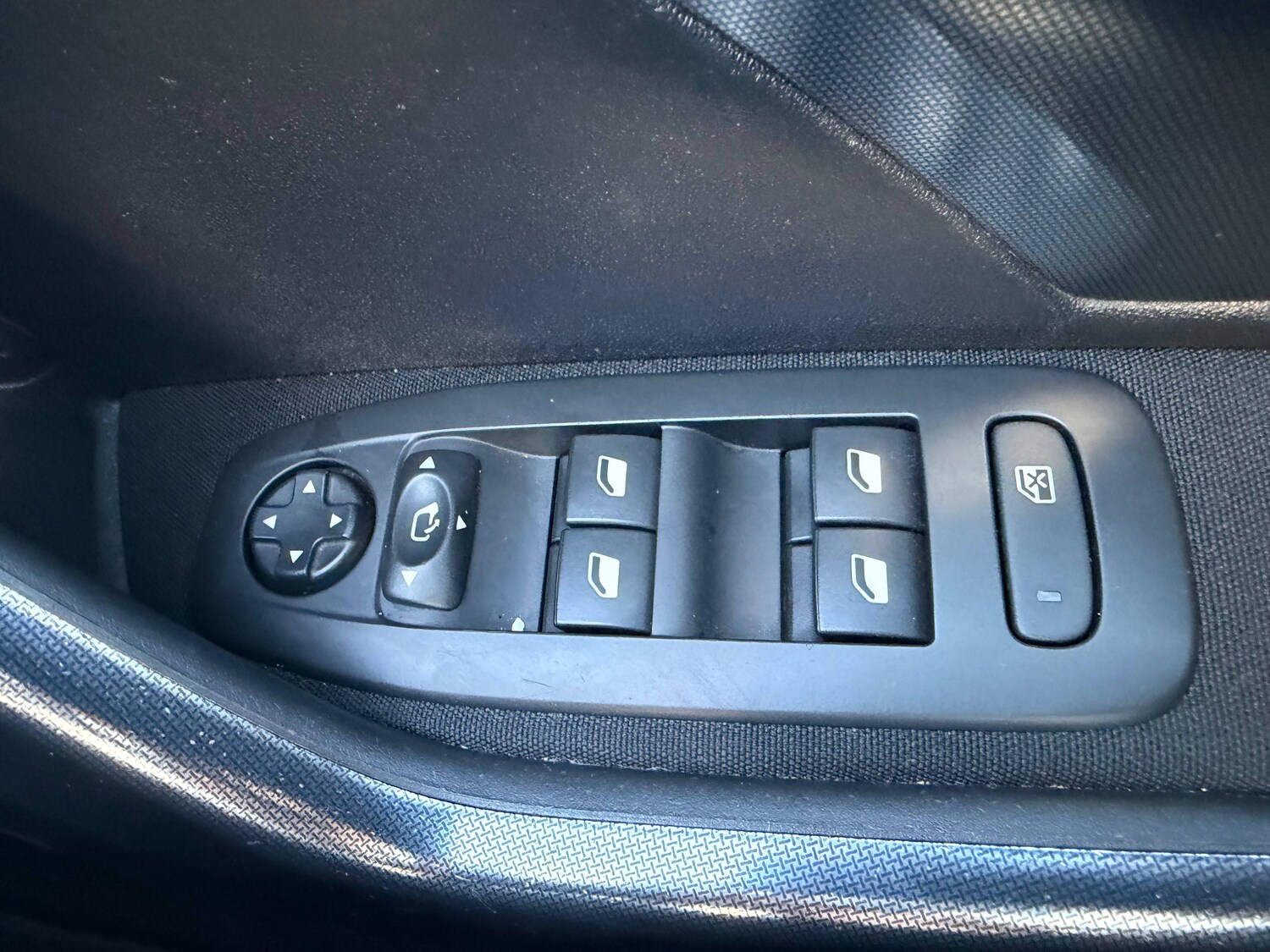 Used Peugeot 2008 for sale - 77932905: Photo 15