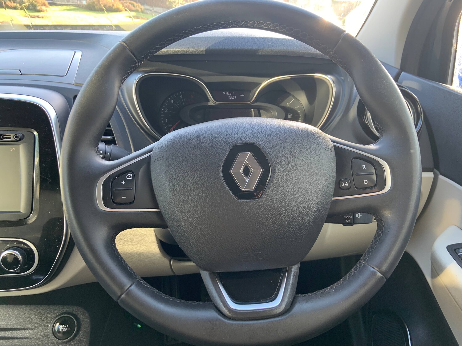 Used Renault Captur for sale - 77365574: Photo 10