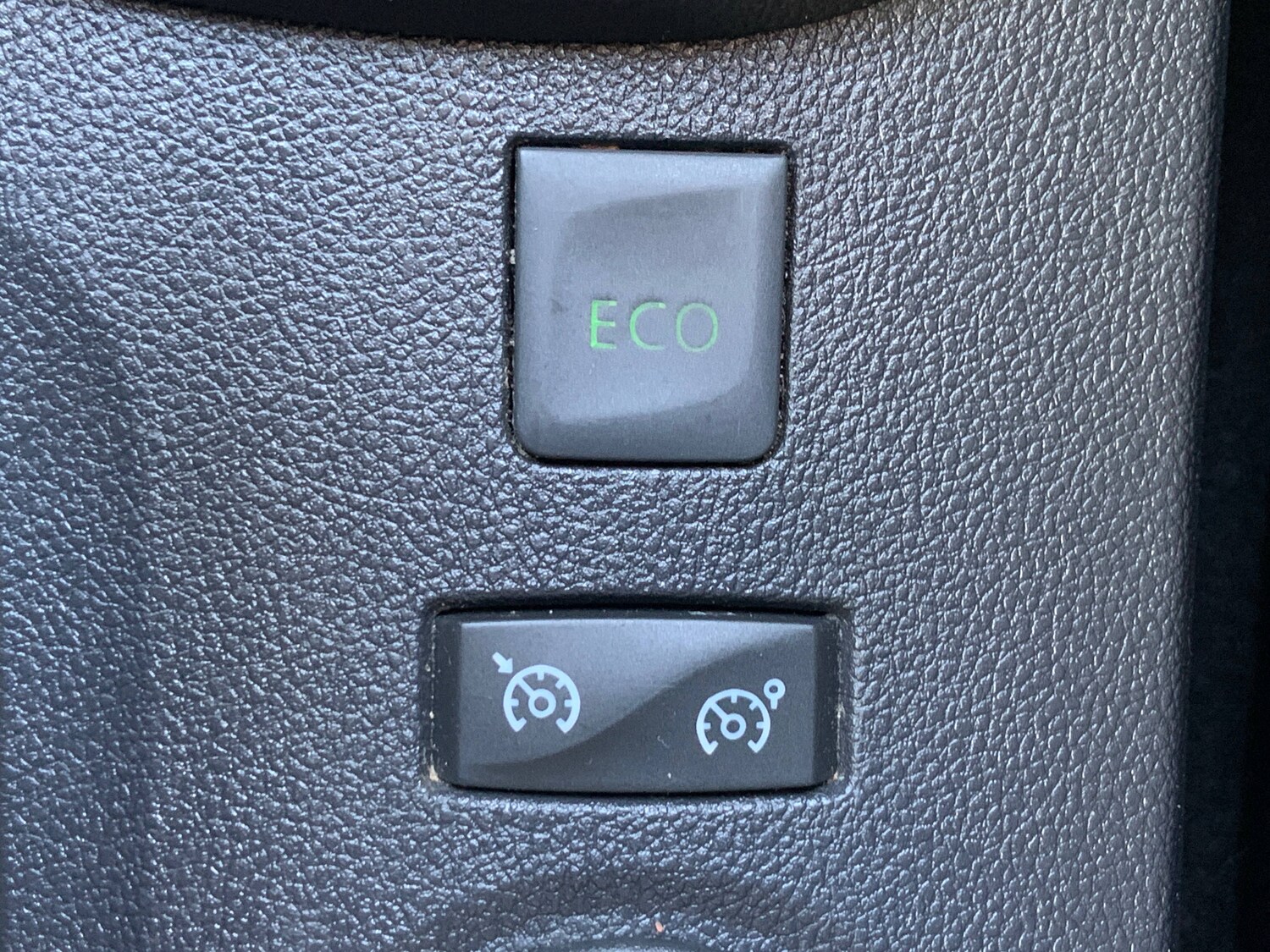 Used Renault Captur for sale - 77365574: Photo 17