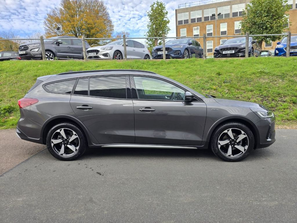 Used Ford Focus 2023 for sale - 76391551: Photo 2