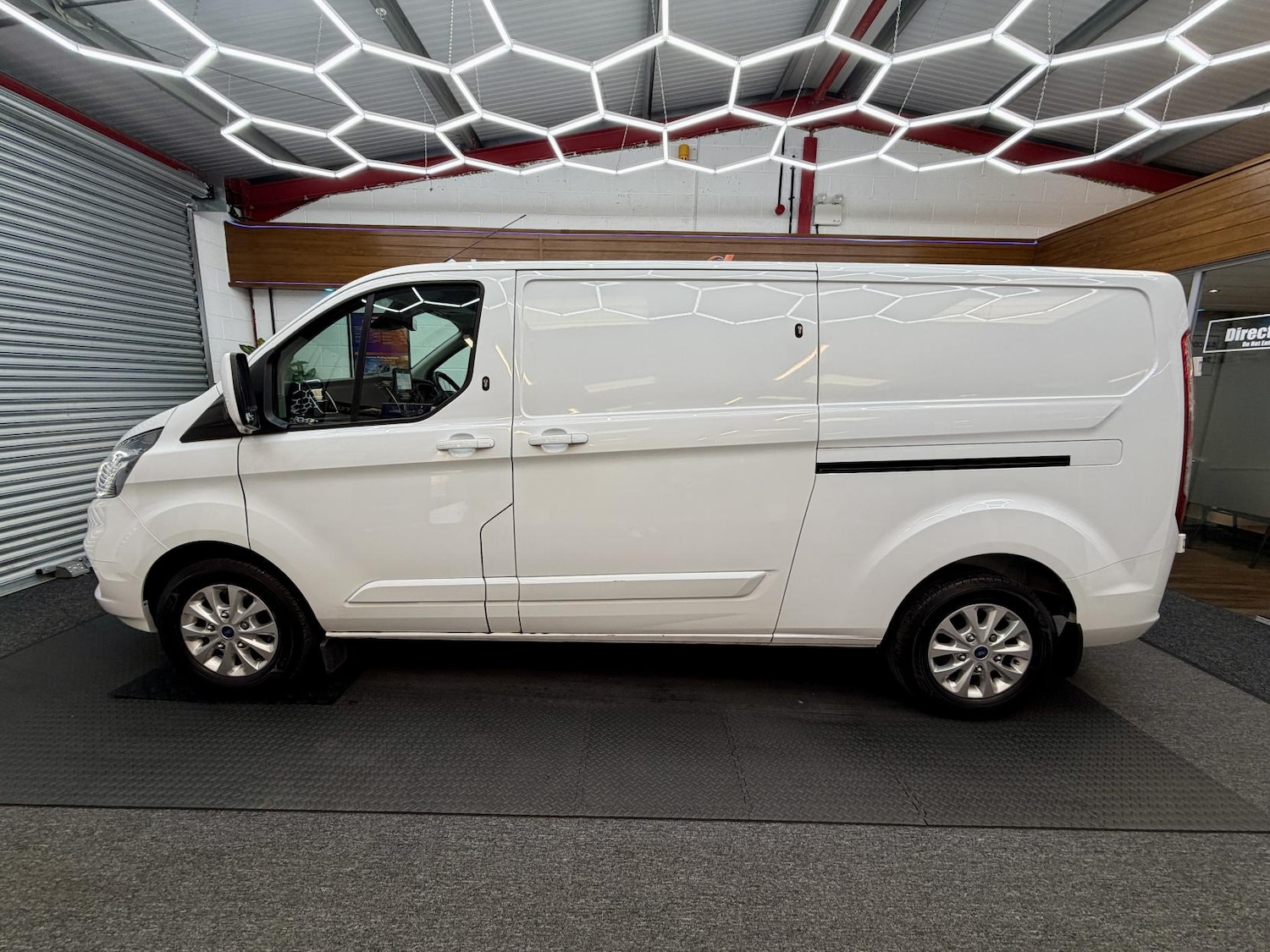 Used Ford Transit Custom 2023 for sale - 77965459: Photo 2