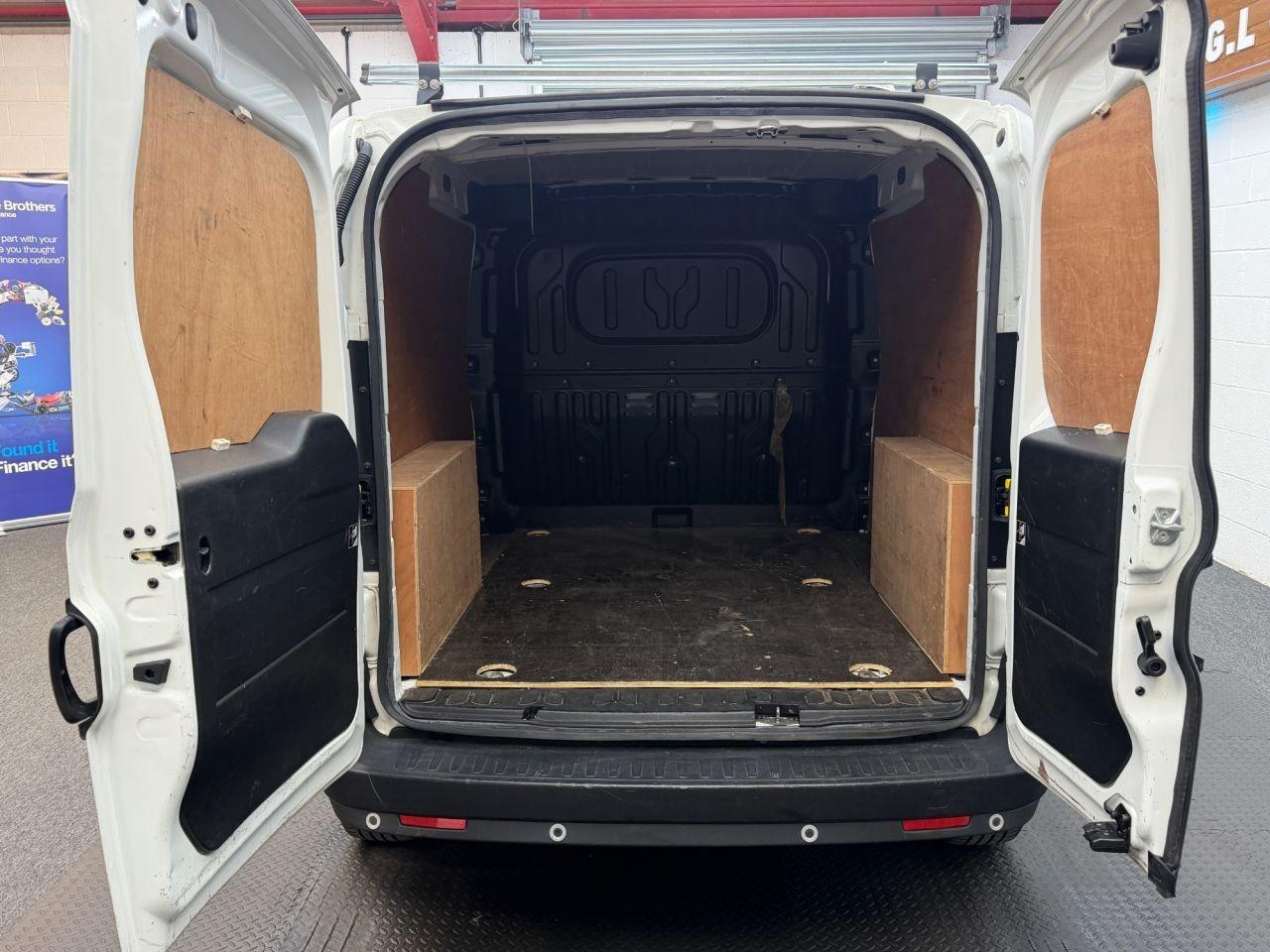 Used Vauxhall Combo 2017 for sale - 78042316: Photo 19