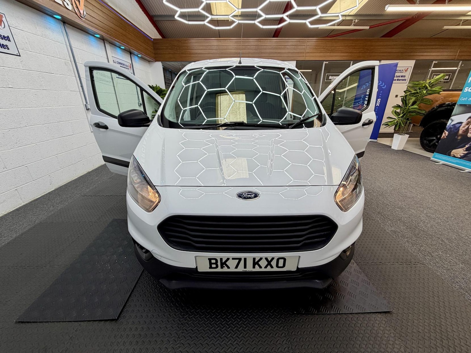 Used Ford Transit Courier 2021 for sale - 77988619: Photo 3