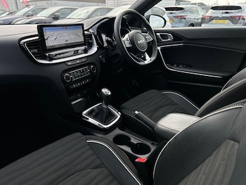 Used Kia Ceed 2023 for sale - 76220273: Photo 2