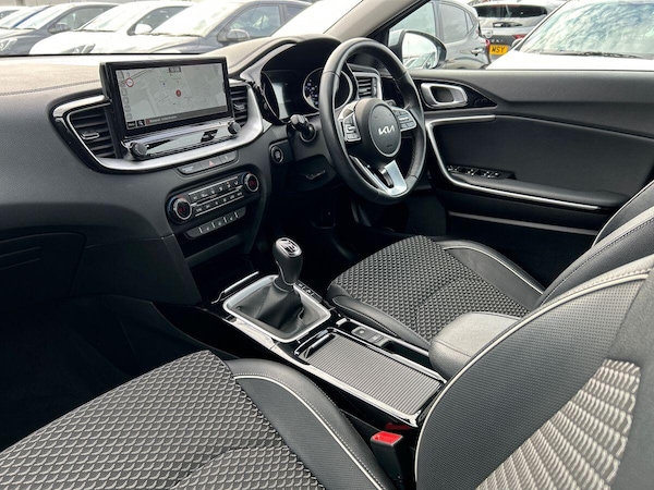Used Kia XCeed 2022 for sale - 76300298: Photo 2