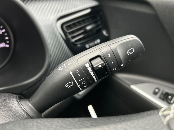 Used Kia Stonic 2023 for sale - 76300502: Photo 27