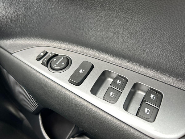 Used Kia Stonic 2023 for sale - 76300502: Photo 29
