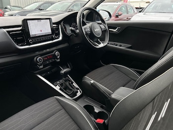 Used Kia Stonic 2023 for sale - 76300502: Photo 2