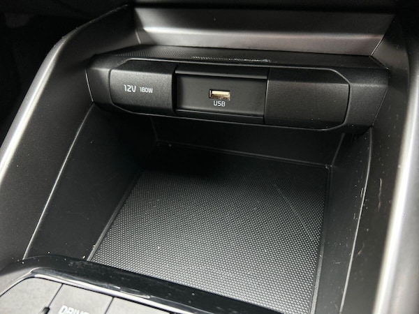 Used Kia Stonic 2023 for sale - 76300502: Photo 33