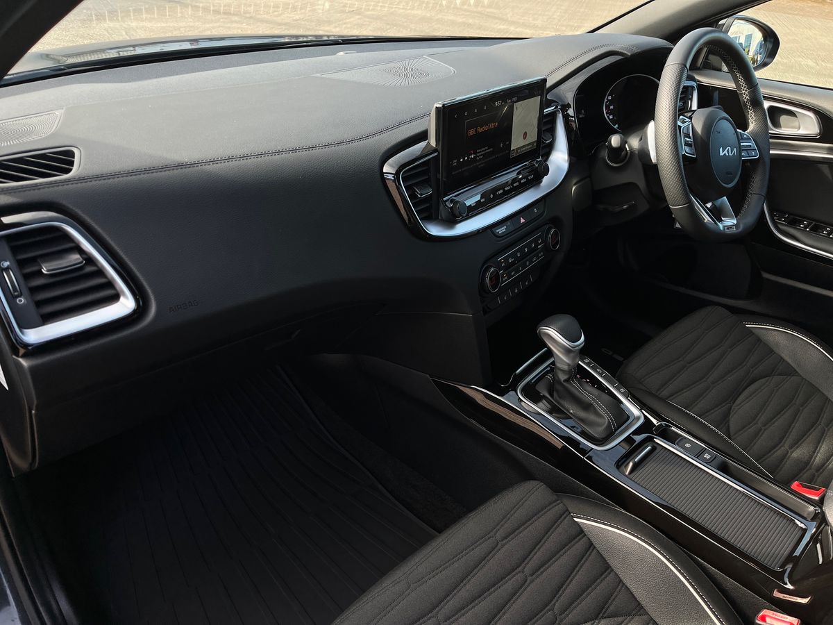 Used Kia XCeed 2025 for sale - 77932078: Photo 2