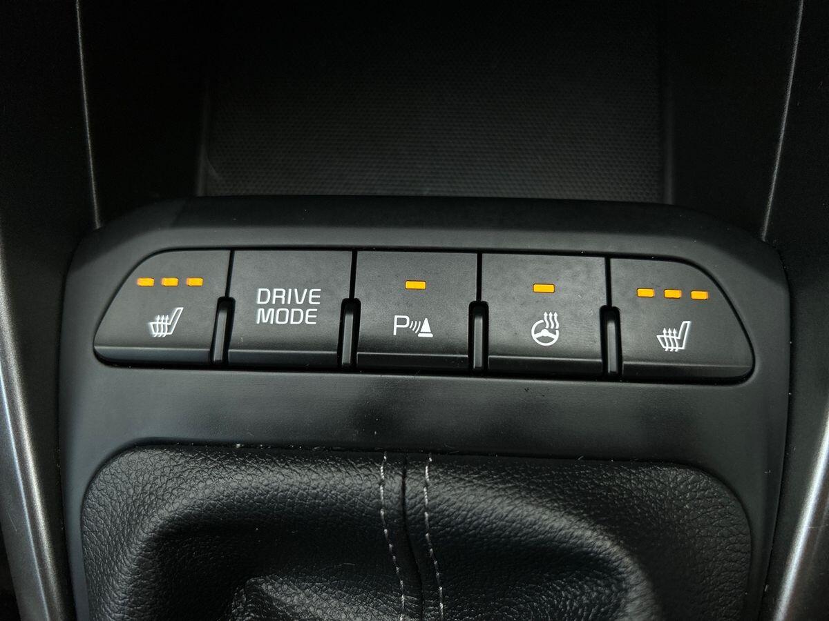 Used Kia Stonic 2023 for sale - 76540981: Photo 32