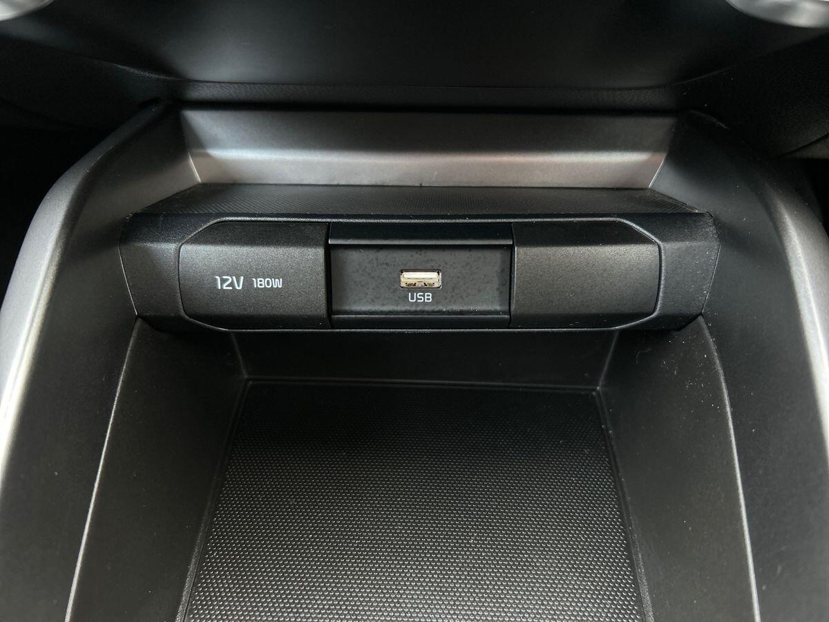 Used Kia Stonic 2023 for sale - 76540981: Photo 33