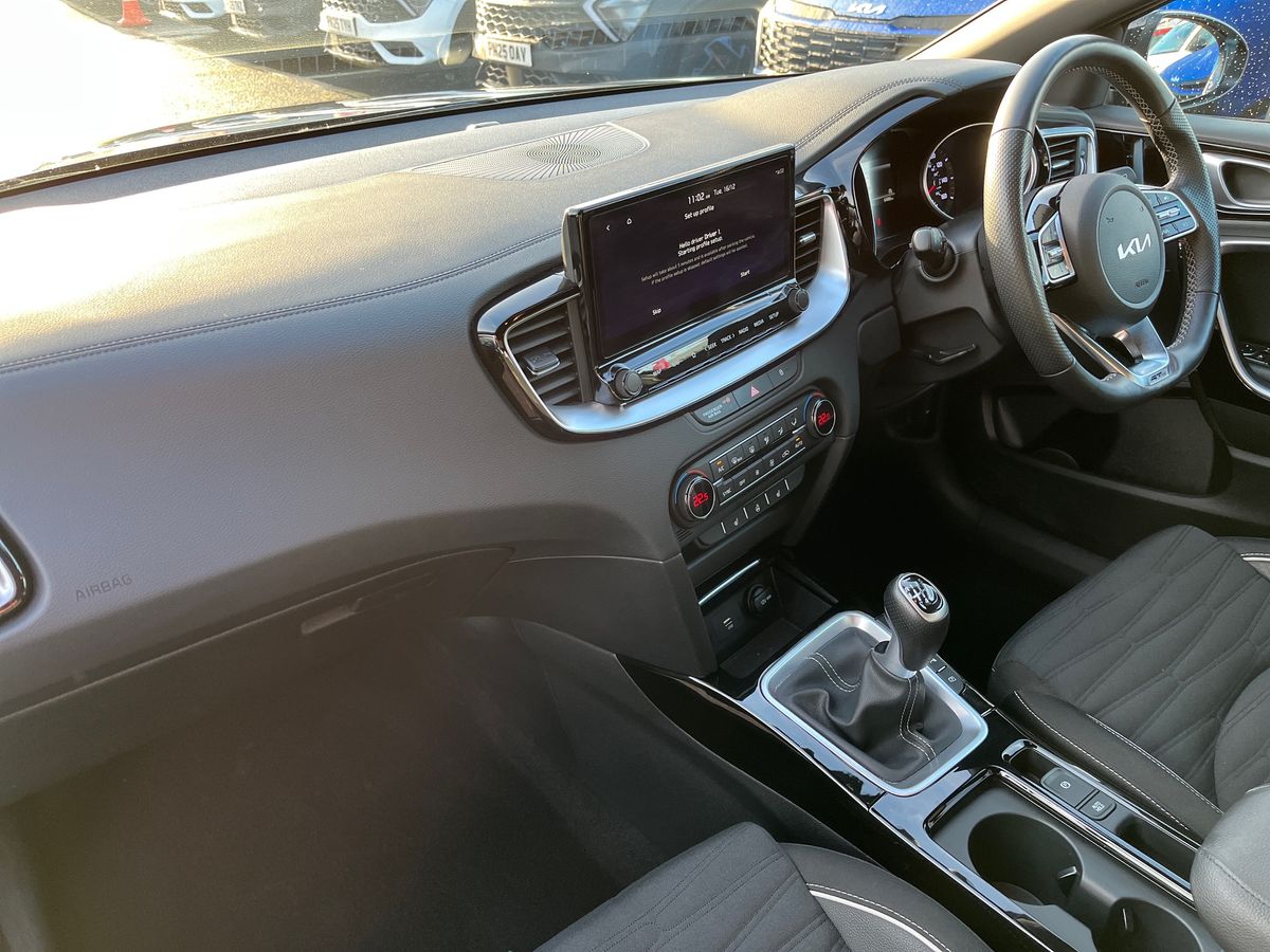 Used Kia XCeed 2023 for sale - 76969322: Photo 2