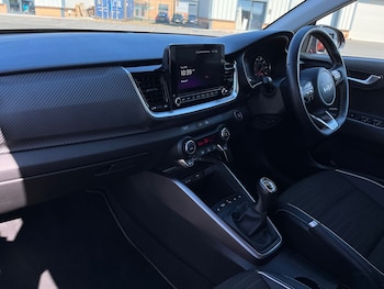 Used Kia Stonic 2023 for sale - 78325918: Photo