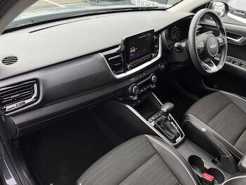 Used Kia Stonic 2023 for sale - 77904537: Photo