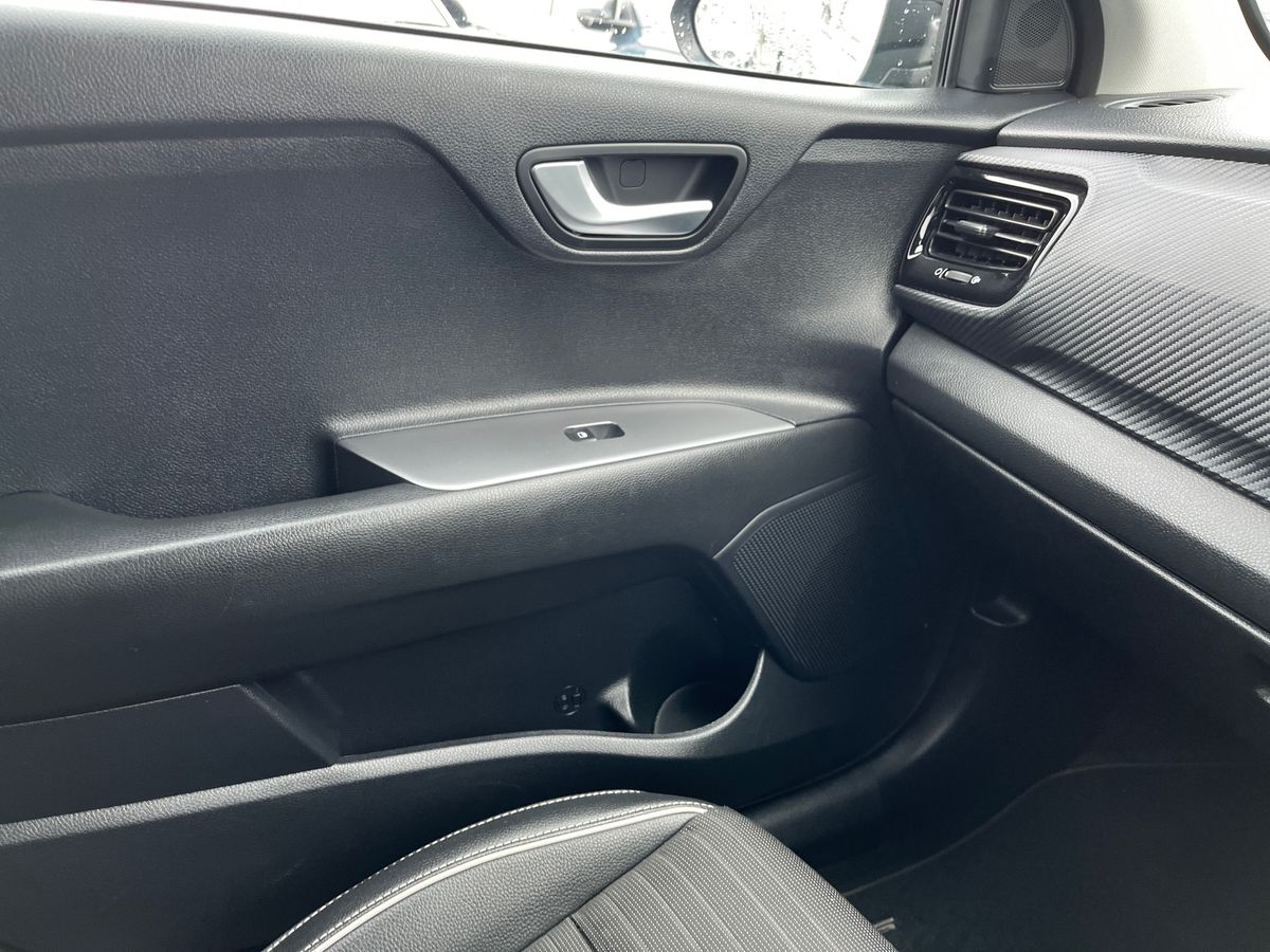 Used Kia Stonic 2023 for sale - 77904537: Photo 38